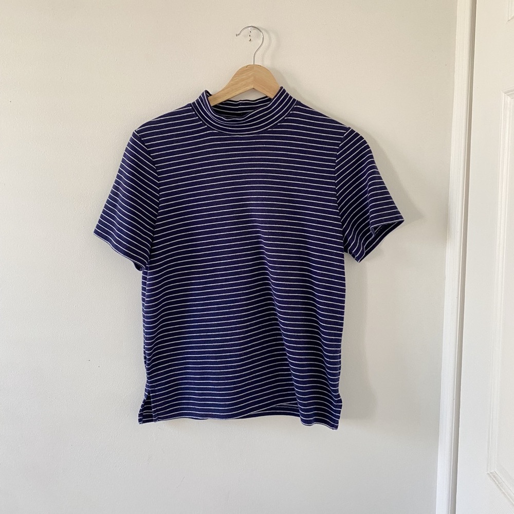 White/dark navy blue mock neck sweater shirt